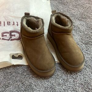 Classic Ultra Mini Uggs Women’s 8